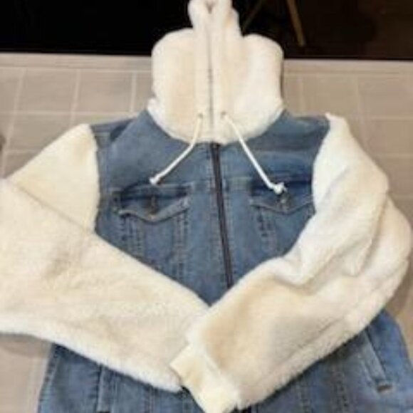 Maurices Jackets & Blazers - Jean Jacket Maurices, sherpa sleeves